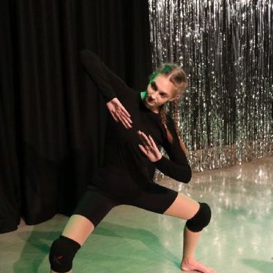 tsadanceshow2022197)