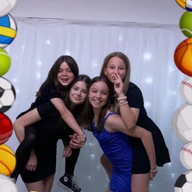 tsaSPOTYBooth2023120)